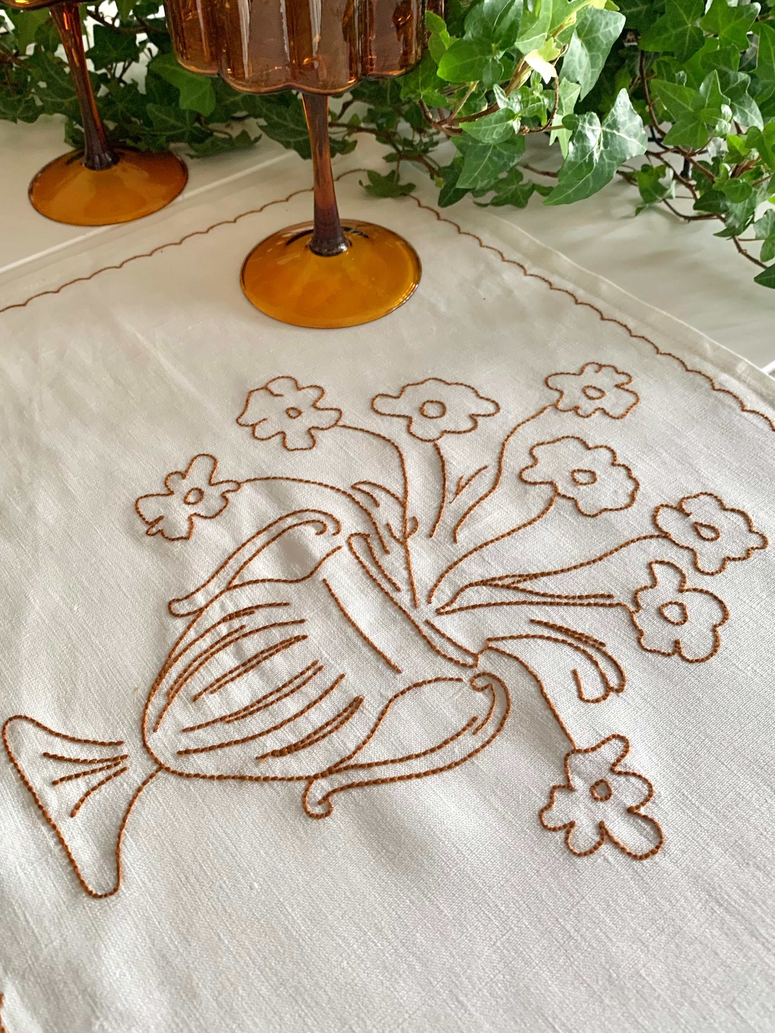 Bloom Linen Placemat with flower design in Echuca and Tan