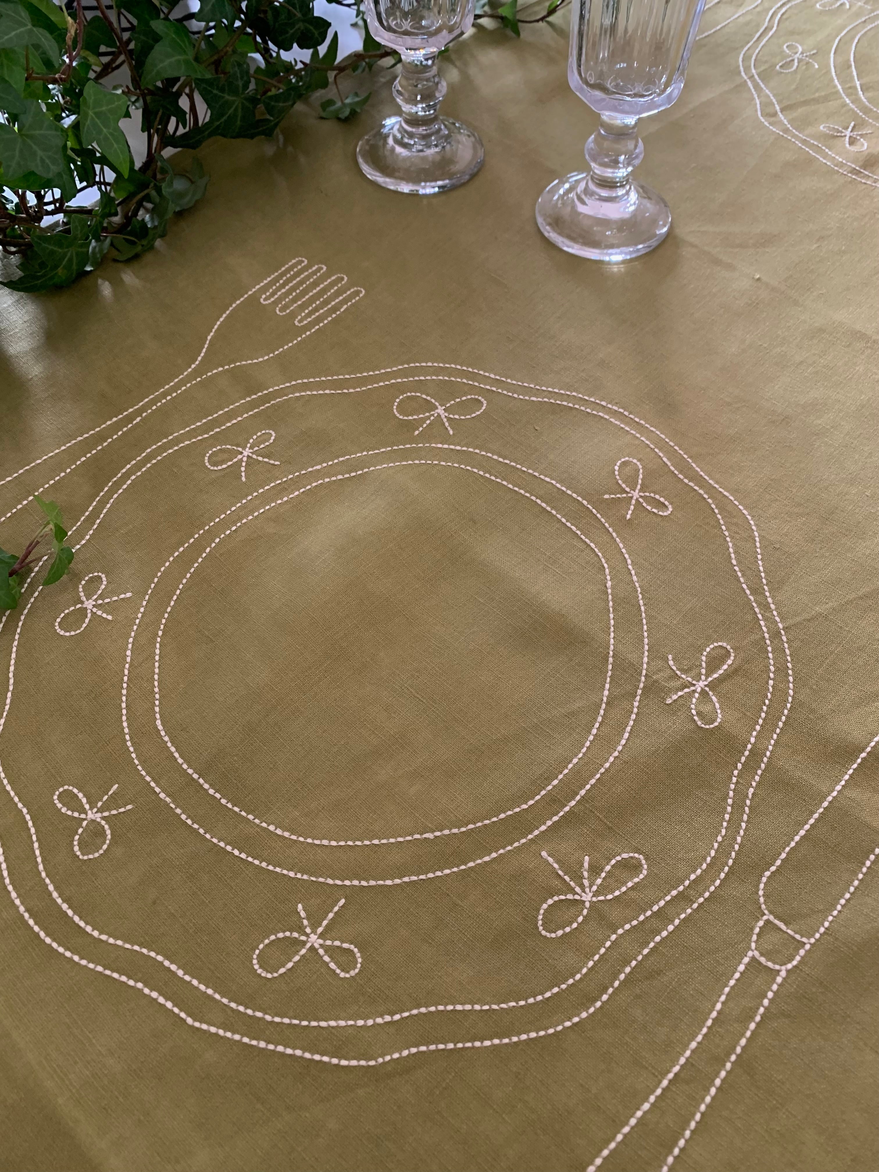 Duo Placemat Linen with Plate Design in Olive and Echuca