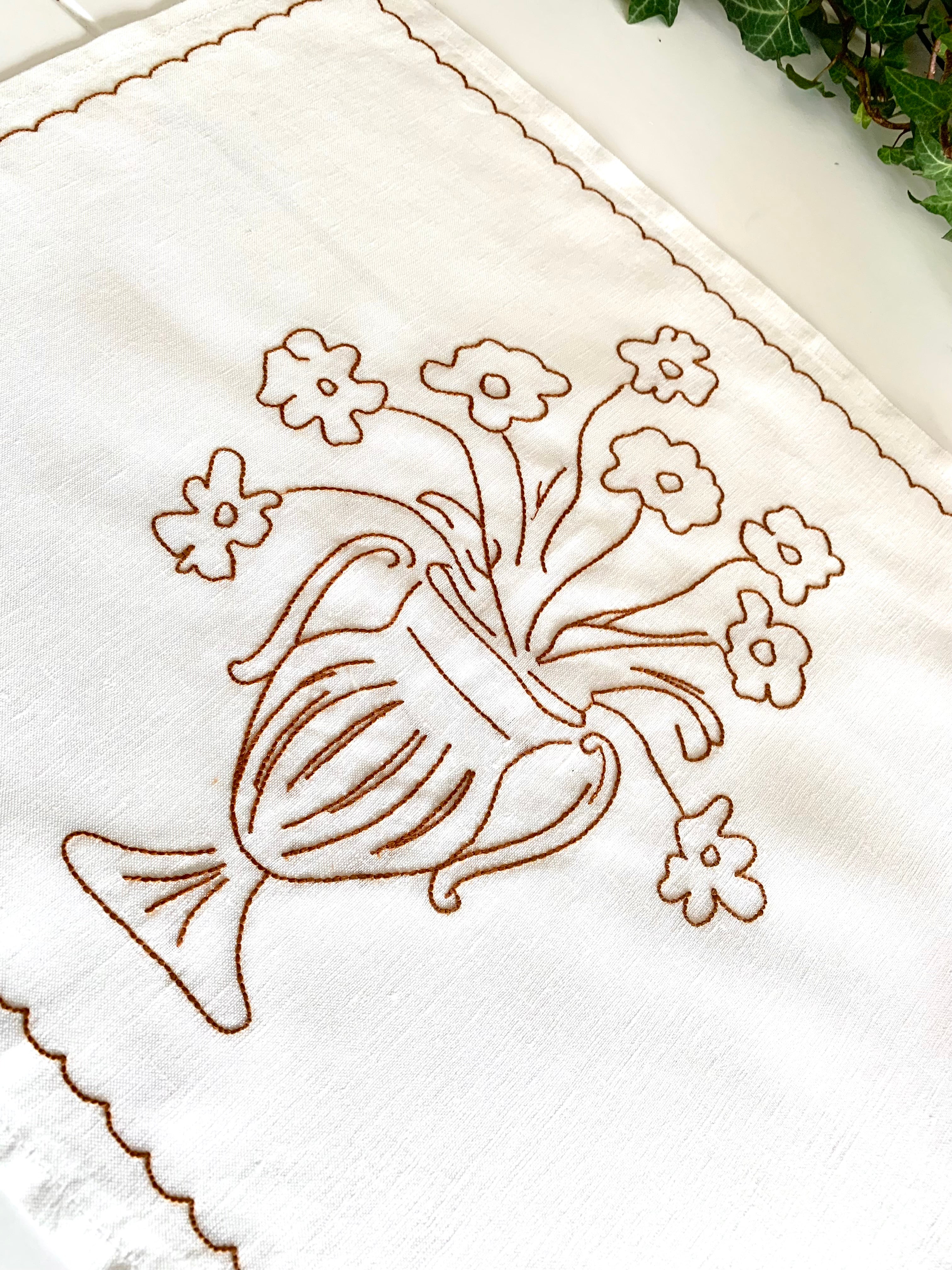 Bloom Linen Placemat with flower design in Echuca and Tan