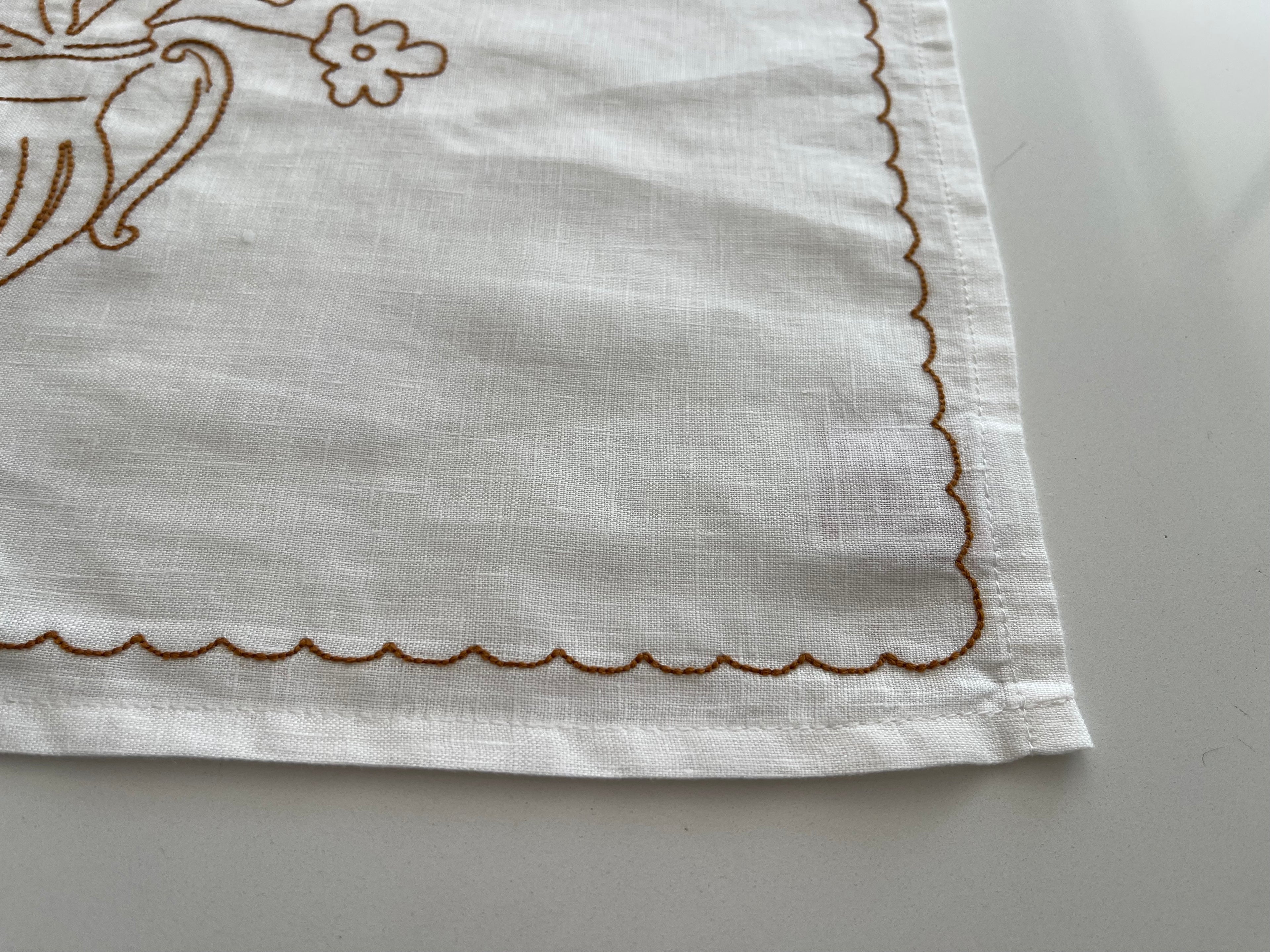 Bloom Linen Placemat with flower design in Echuca and Tan