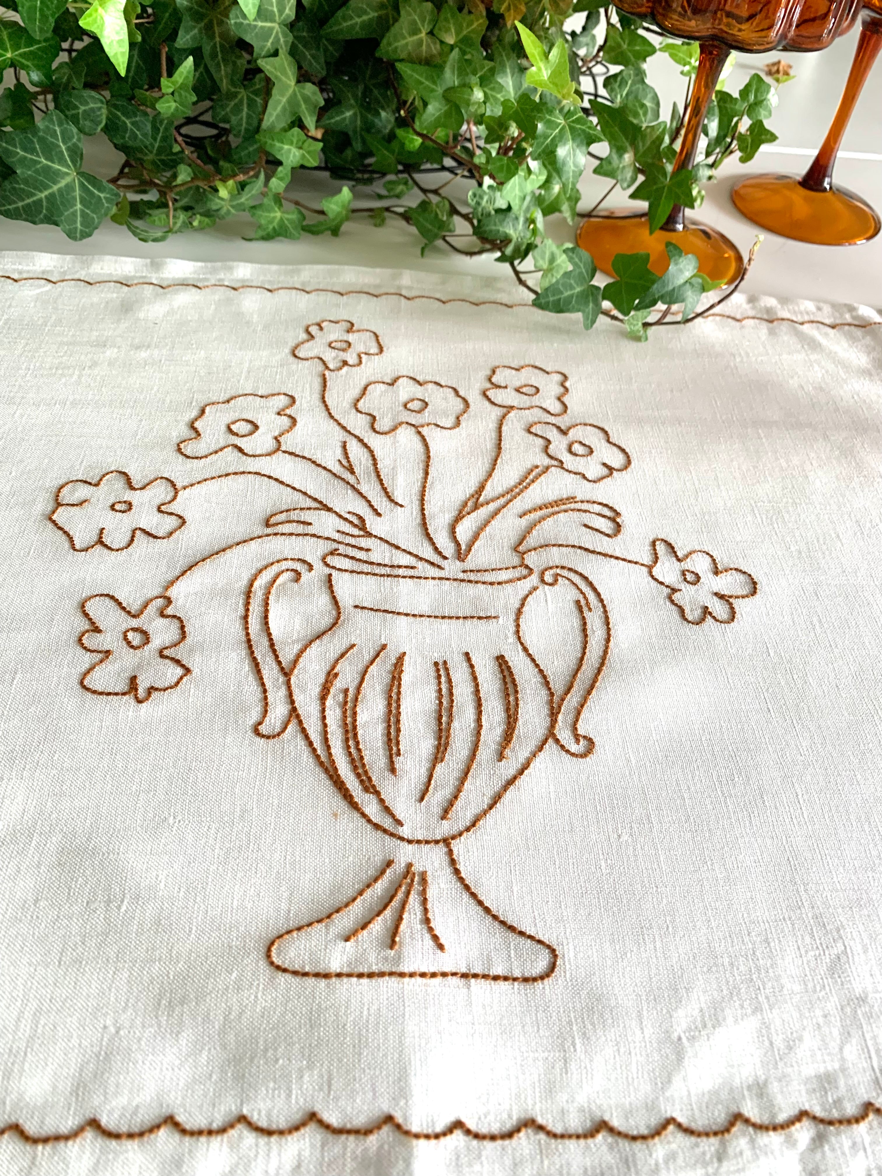 Bloom Linen Placemat with flower design in Echuca and Tan