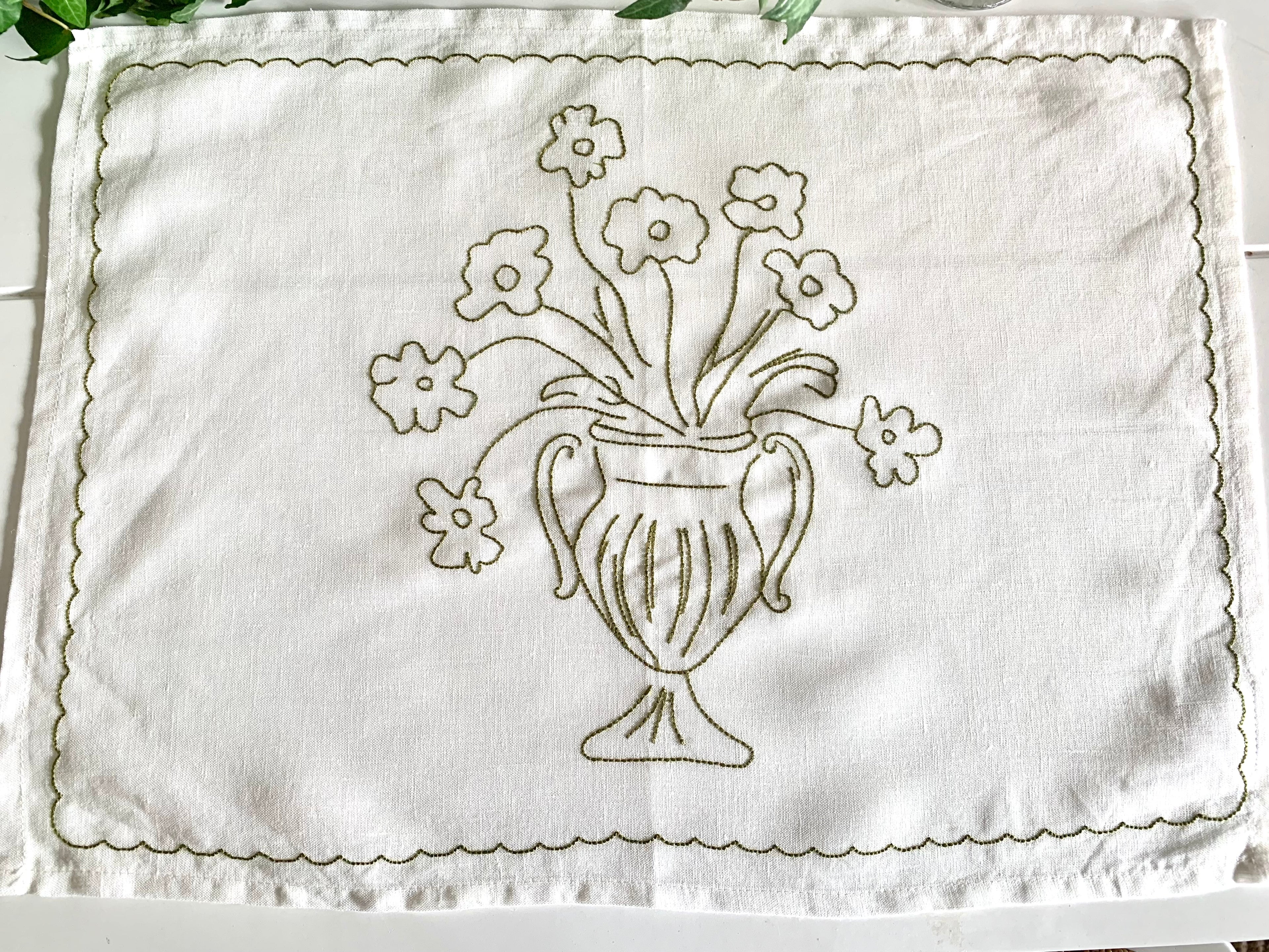 Bloom Linen Placemat with flower design in Echuca and Olive
