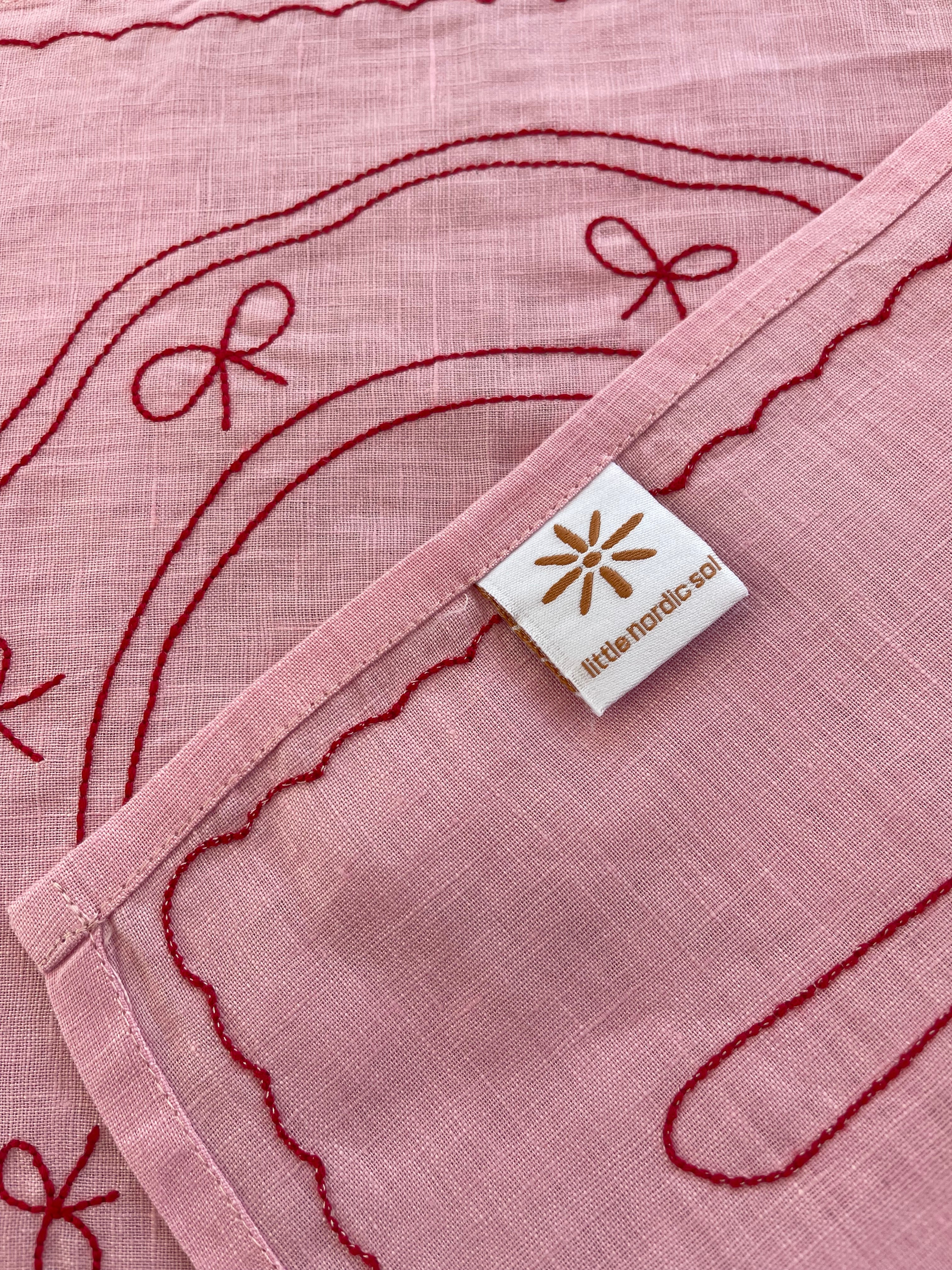 Merry Christmas Linen Placemat with plate design in Rose and Raspberry