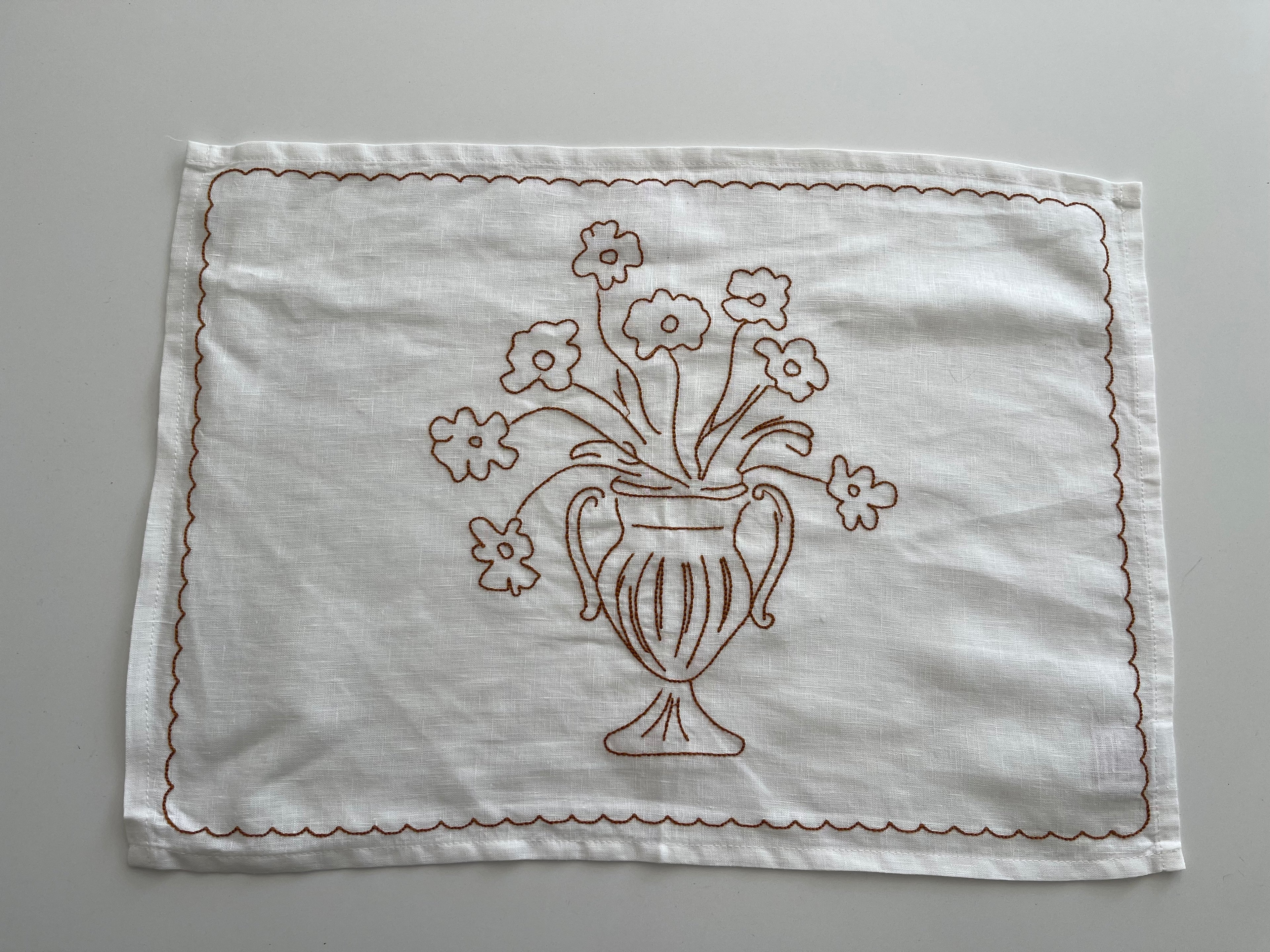 Bloom Linen Placemat with flower design in Echuca and Tan