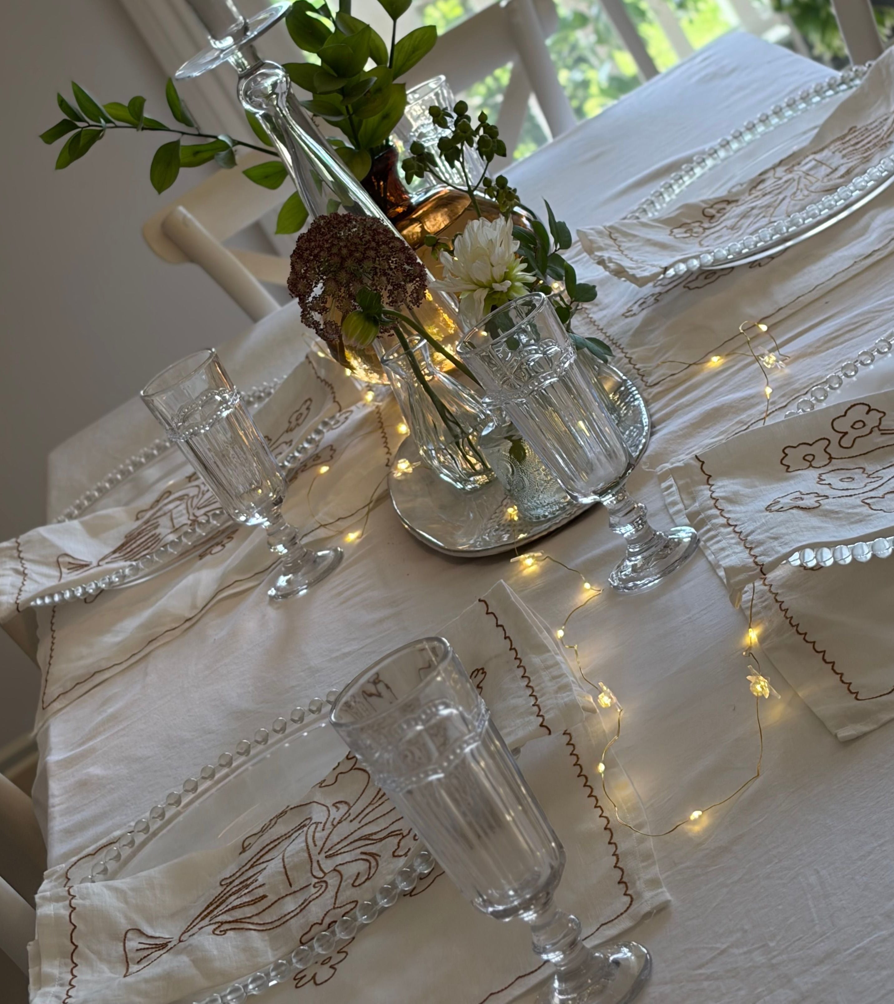 Bloom Embroidered Linen Placemat - Moss Green -Art Meets Linen - Little Nordic Sol