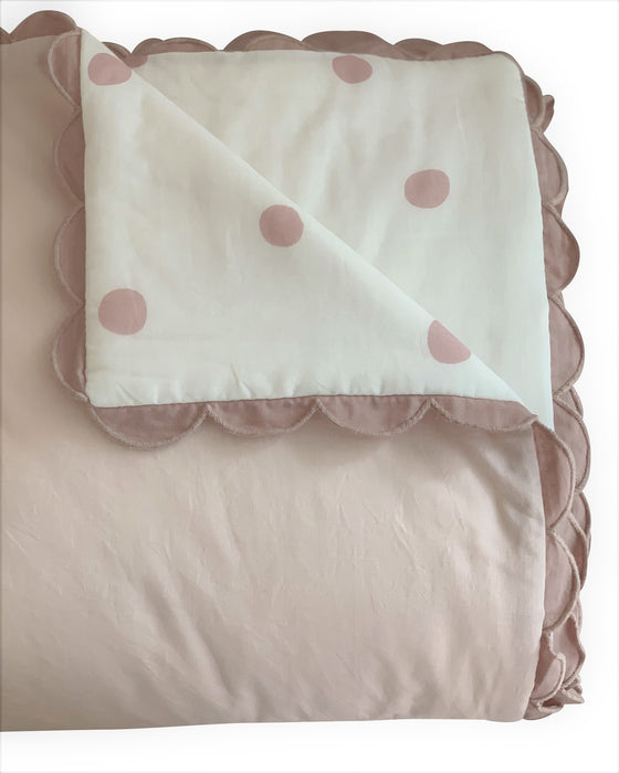 Quilt Single Bed Polkadot Ivory / Dusty Pink with scalloped edging detail