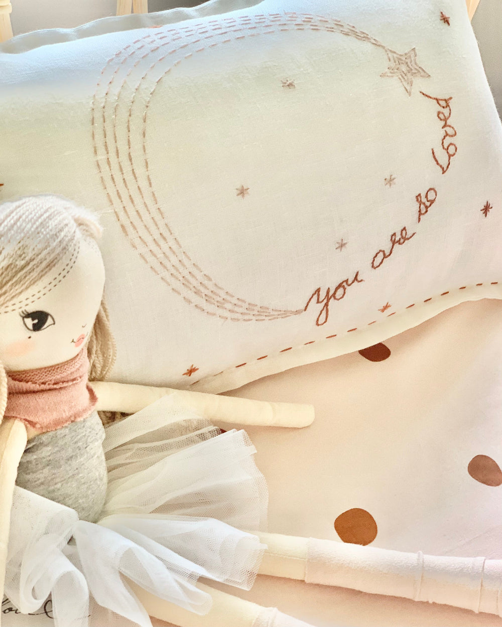 100% linen embrideried hand ivory and terracotta rust dhades  with stars and zipper closure 30cm x50cm